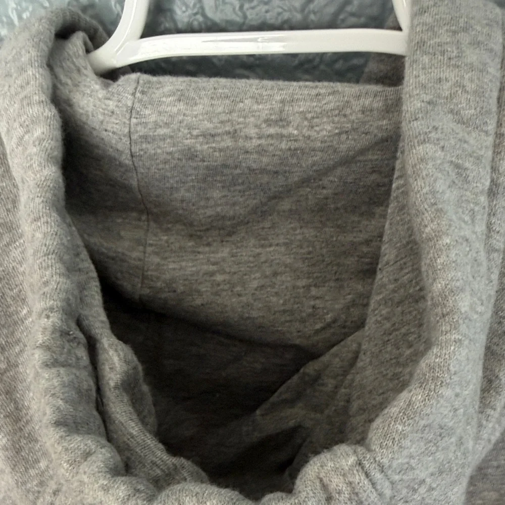 Nike Men’s Sportwear Club Fleece Hoodie in Gray size medium